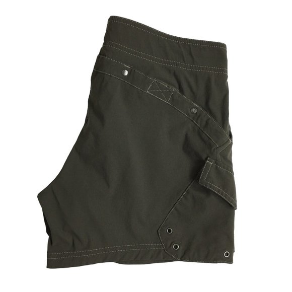 Athleta Pants - Athleta Hiking Mid-Rise Shorts Size 8